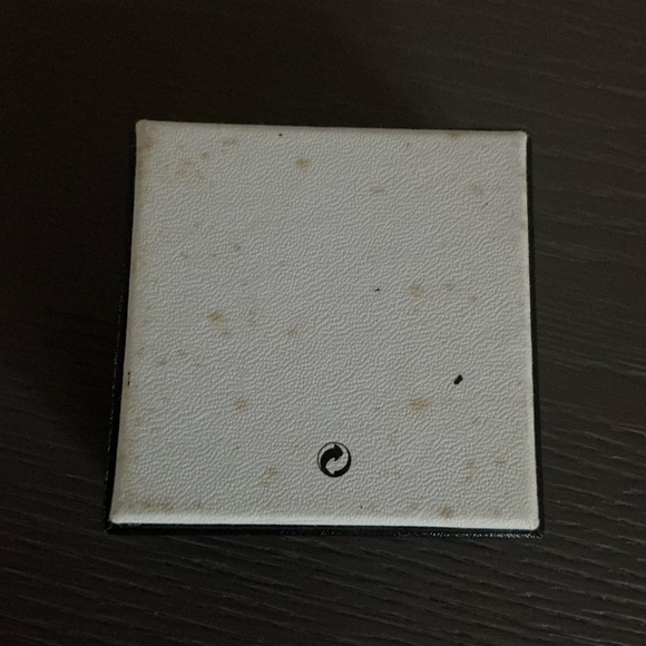 Chanel CC stud earrings. - Picture 7 of 8